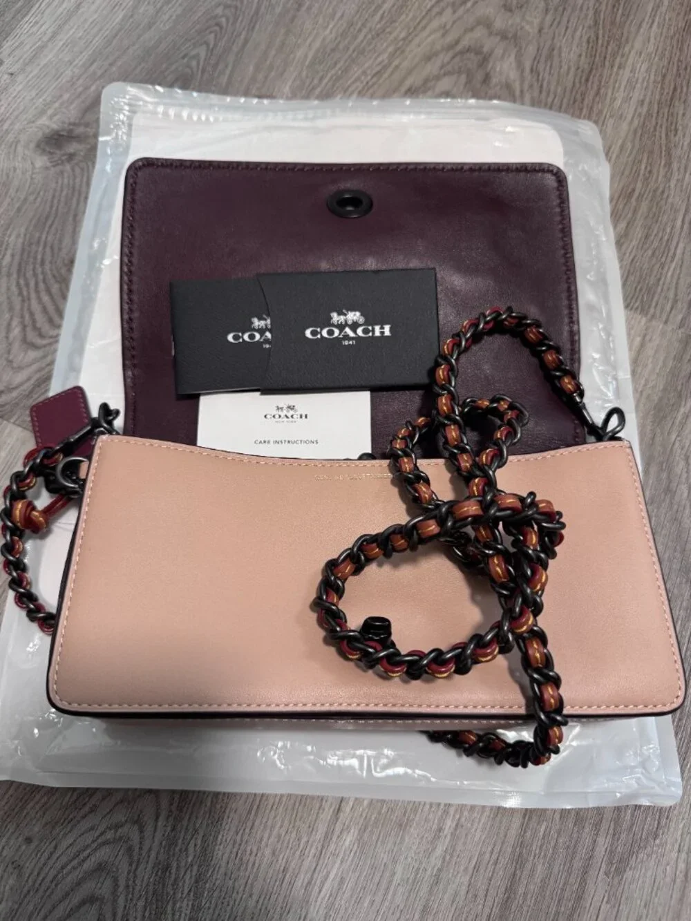 COACH - Picture 2 of 6